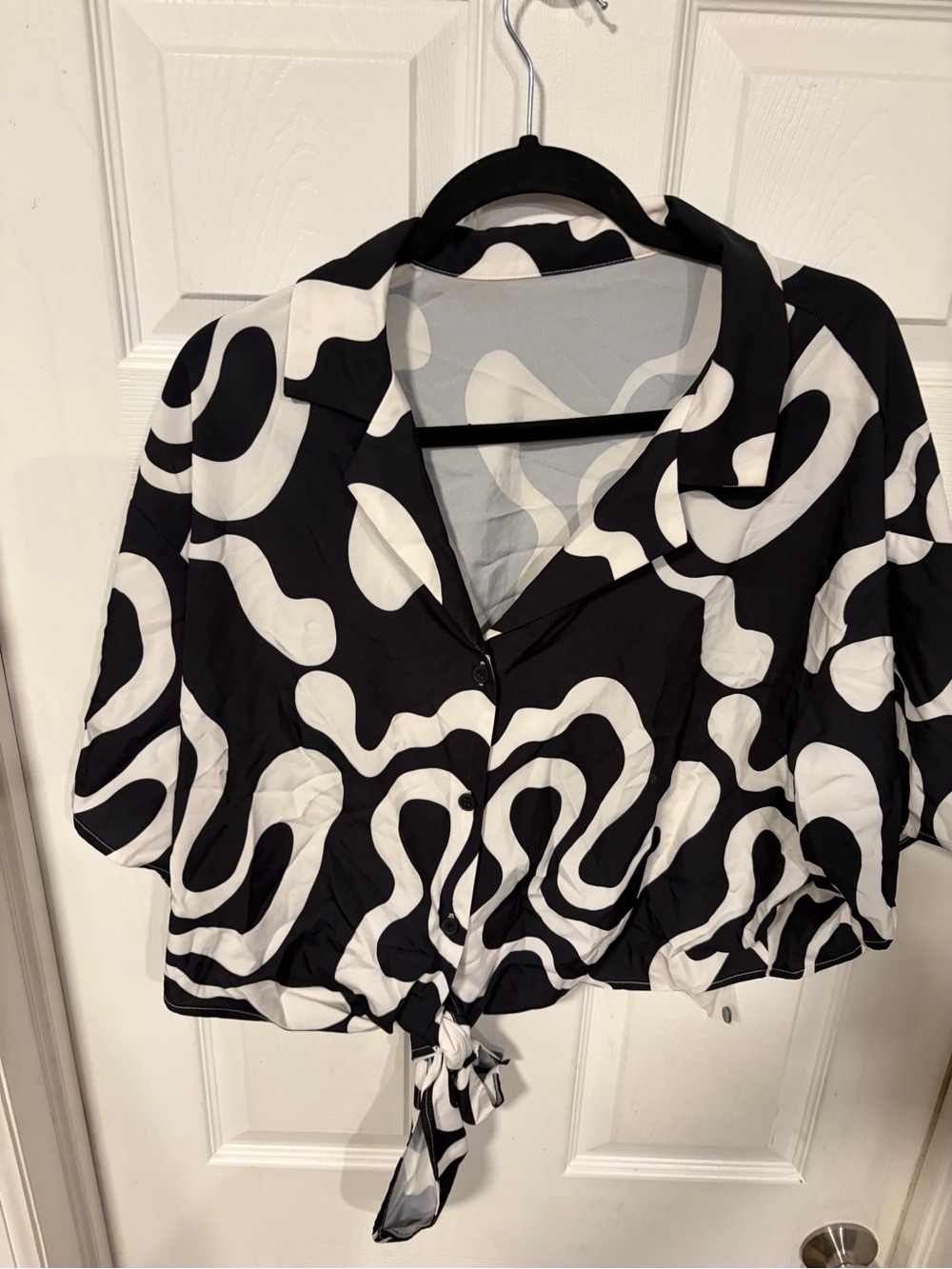Black & White Abstract Tie-Front Button-Up Top